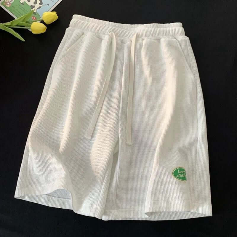 Waffle shorts hombre en color blanco, cómodos y casuales, perfectos para ocasiones informales y relajación.