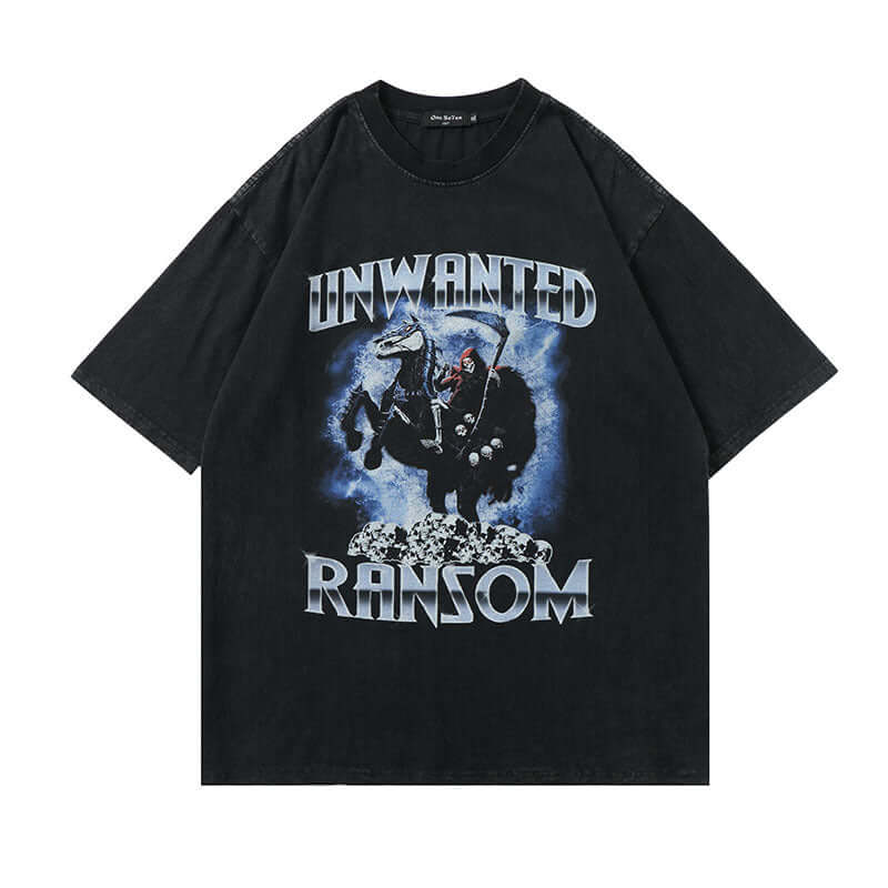 camiseta hip hop calavera chica con diseño urbano y gráfico de jinete que destaca por su estilo contemporáneo.