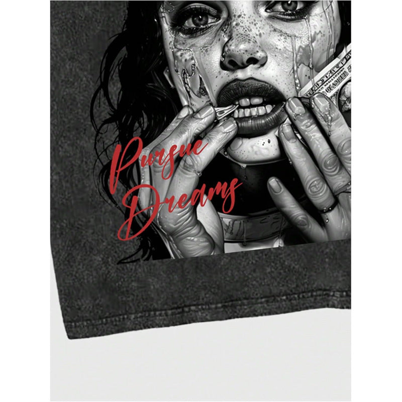 Camiseta gráfica de hombre moderna con diseño artístico y la frase 'Pursue Dreams'.