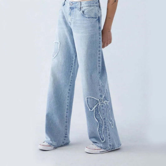 pantalones vaqueros bordados con mariposa, mezcla de mezclilla, estilo casual y moderno.