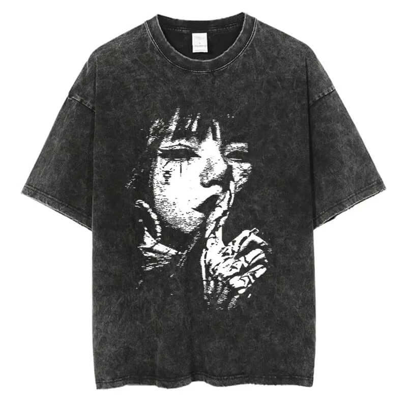 Camiseta de moda masculina de calle en color negro desgastado con estampado gráfico, parte de la colección Men's Fashion Washed Streetwear.
