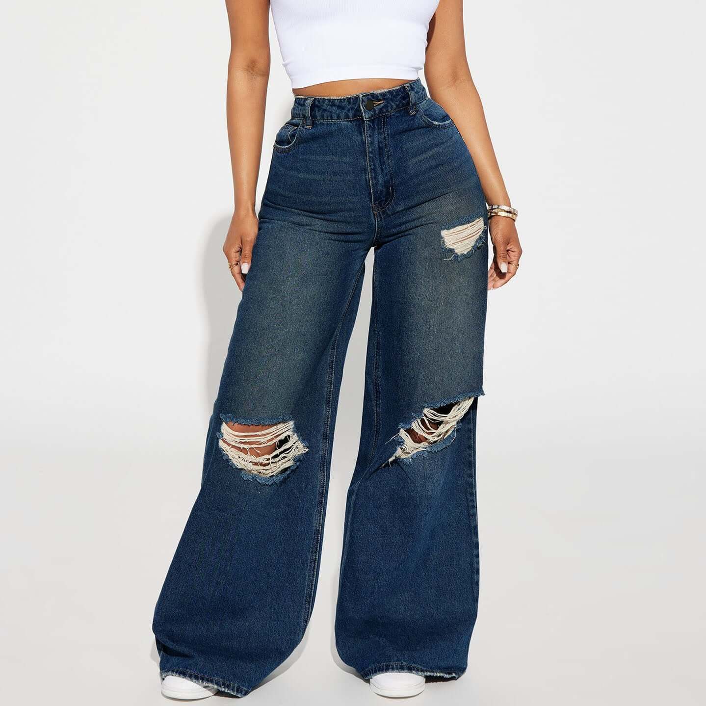 jeans de pierna ancha para mujer en color azul oscuro con detalles rasgados