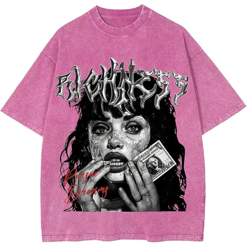 Camiseta gráfica de hombre moderna con estampado atractivo en color rosa y diseño artístico.